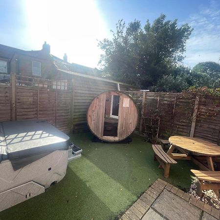 Holiday Home Hot Tub & Sauna Bournemouth Exterior photo