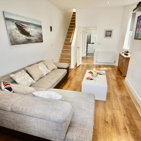 Holiday Home Hot Tub & Sauna Bournemouth Exterior photo