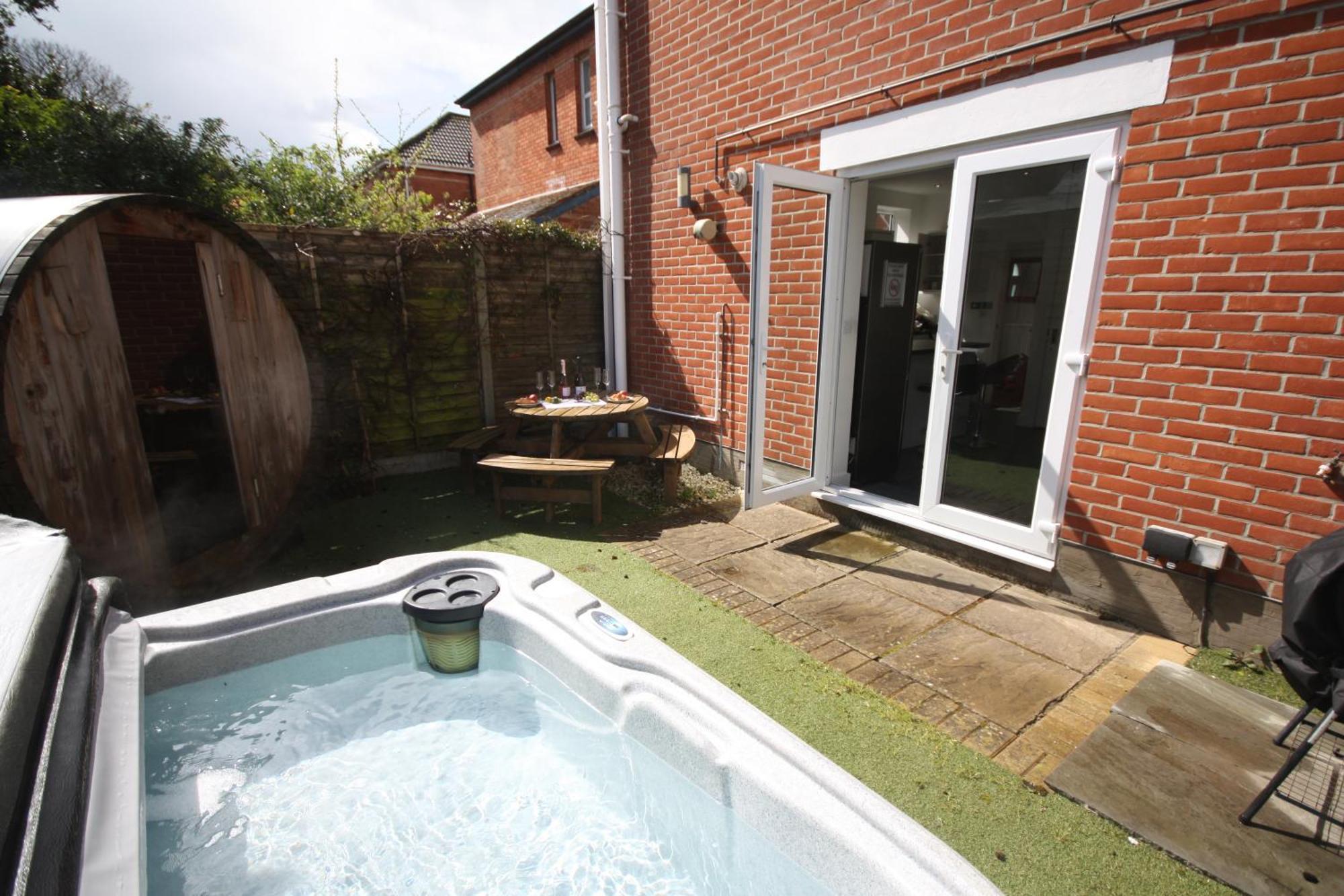Holiday Home Hot Tub & Sauna Bournemouth Exterior photo