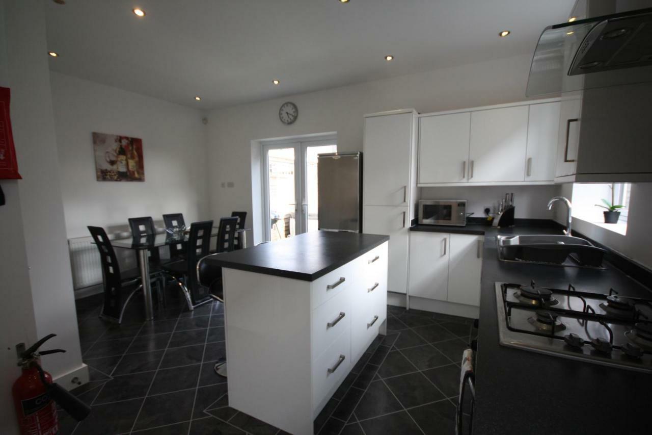 Holiday Home Hot Tub & Sauna Bournemouth Exterior photo