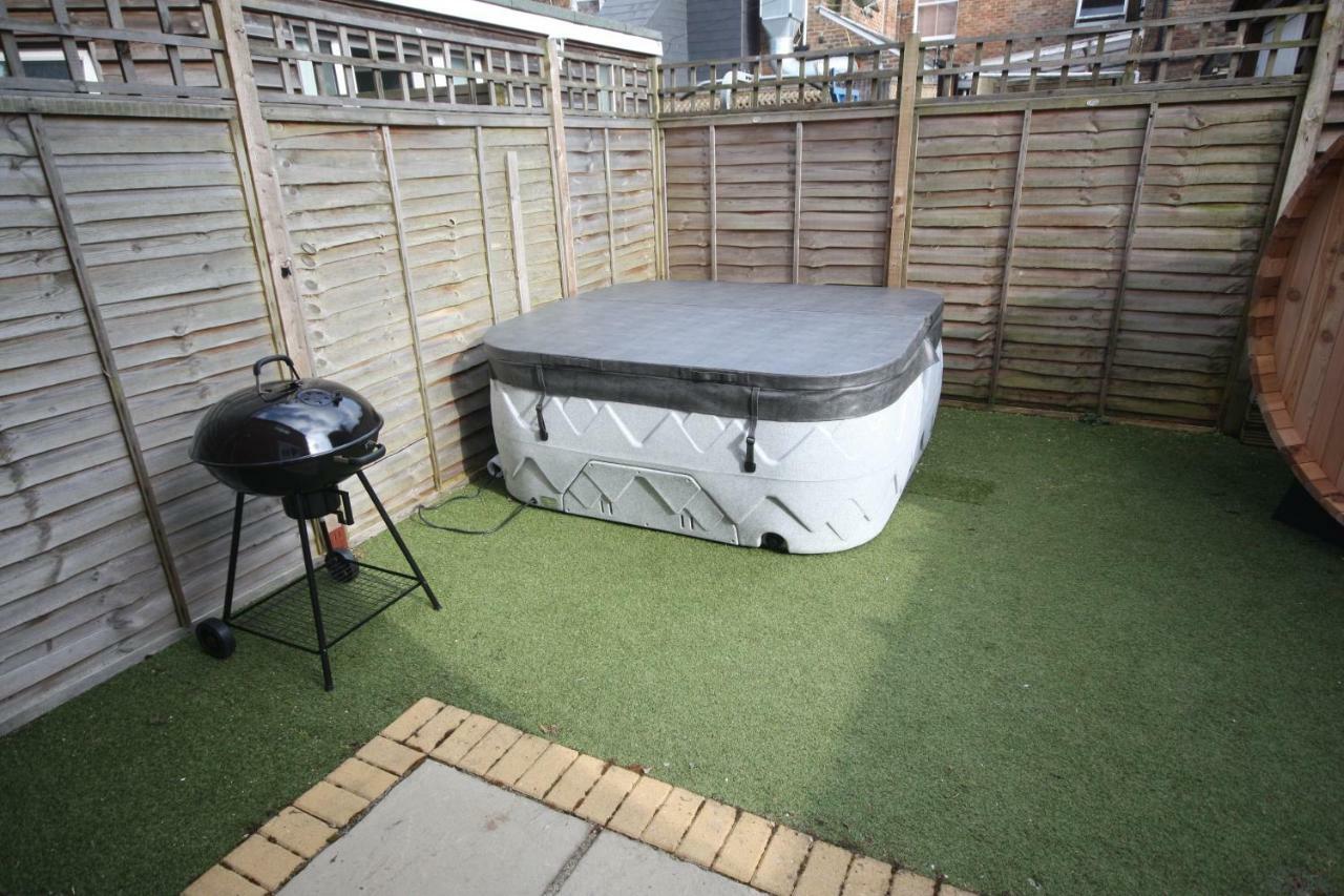 Holiday Home Hot Tub & Sauna Bournemouth Exterior photo