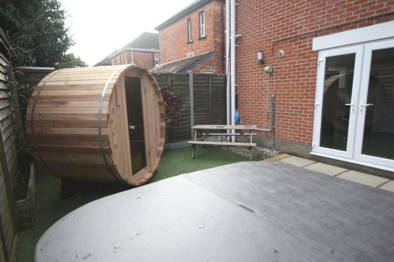Holiday Home Hot Tub & Sauna Bournemouth Exterior photo